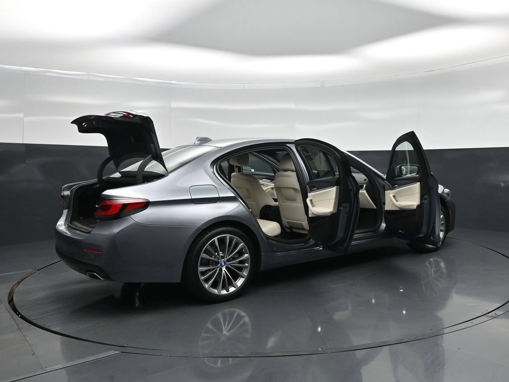 Used 2022 BMW 530e w/ Convenience Package RWD image 6