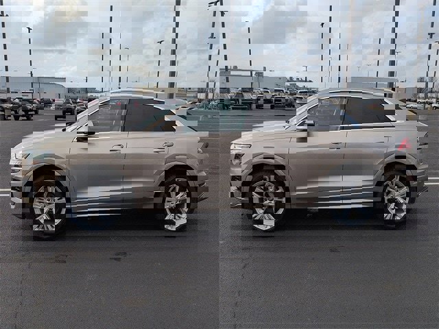 Used 2019 Audi Q8 Prestige w/ Luxury Package image 4