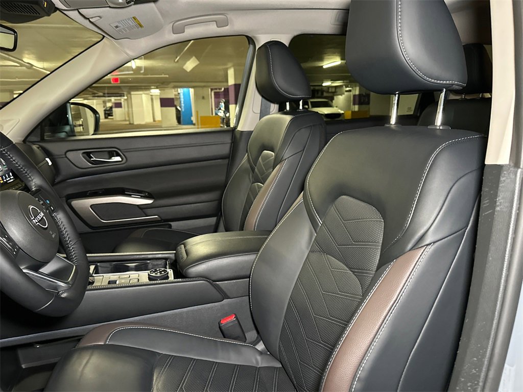 Used 2023 Nissan Pathfinder Platinum image 19