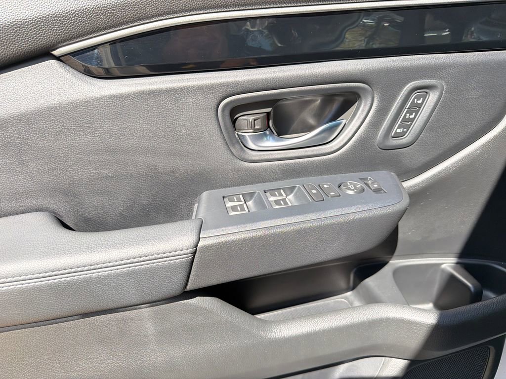 Certified 2025 Honda Pilot Touring image 38