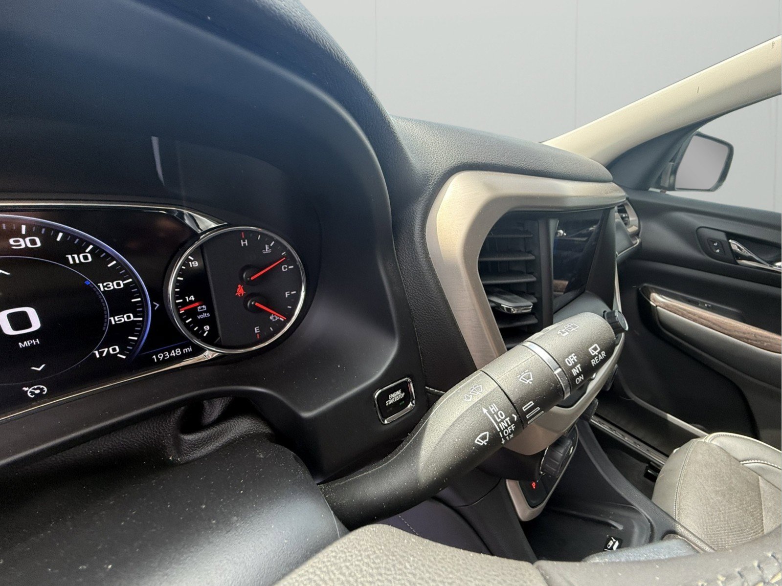 Used 2022 GMC Acadia Denali w/ Denali Technology Package image 27
