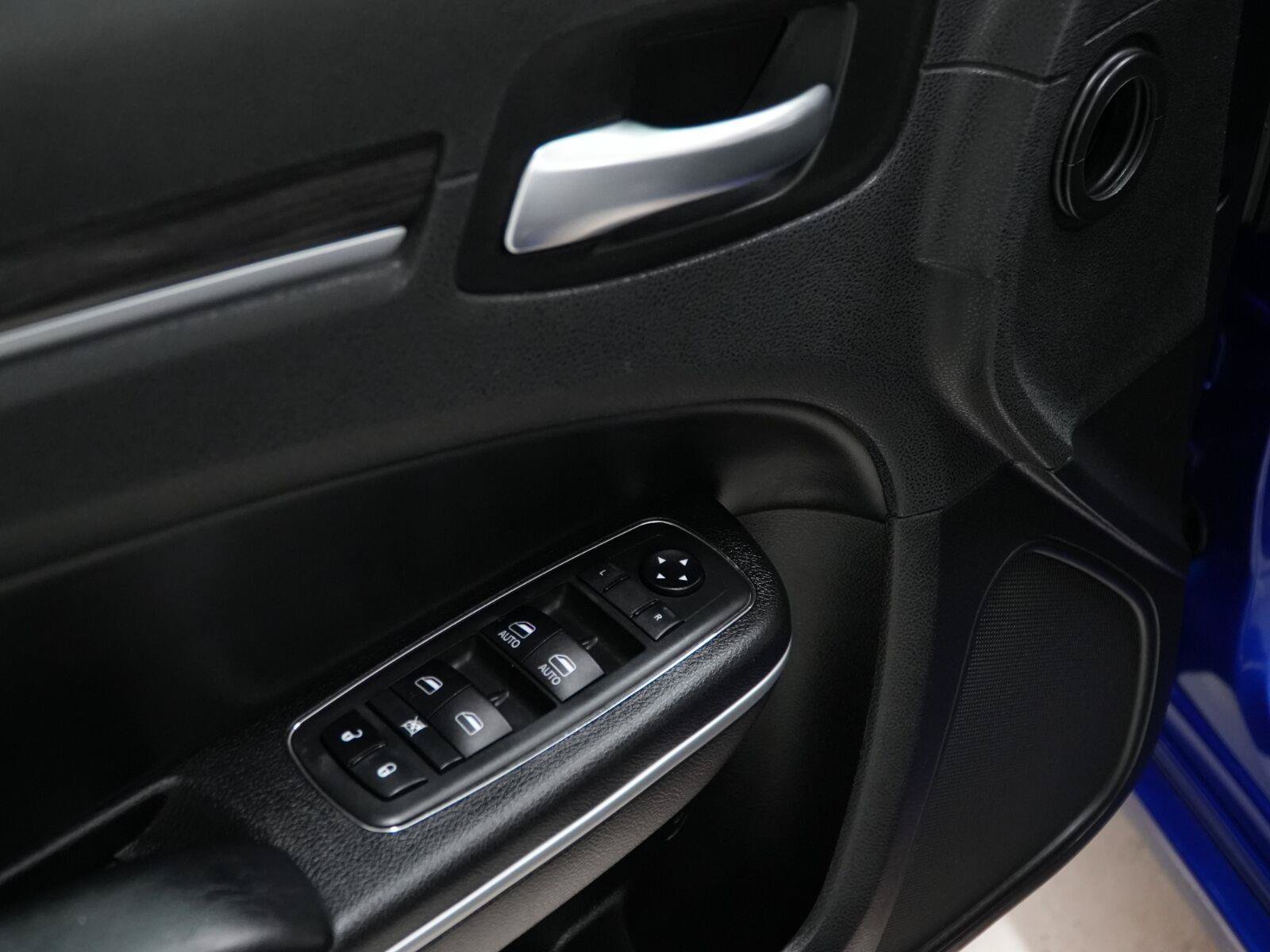 Used 2019 Chrysler 300 Touring w/ Sport Appearance Package RWD image 13