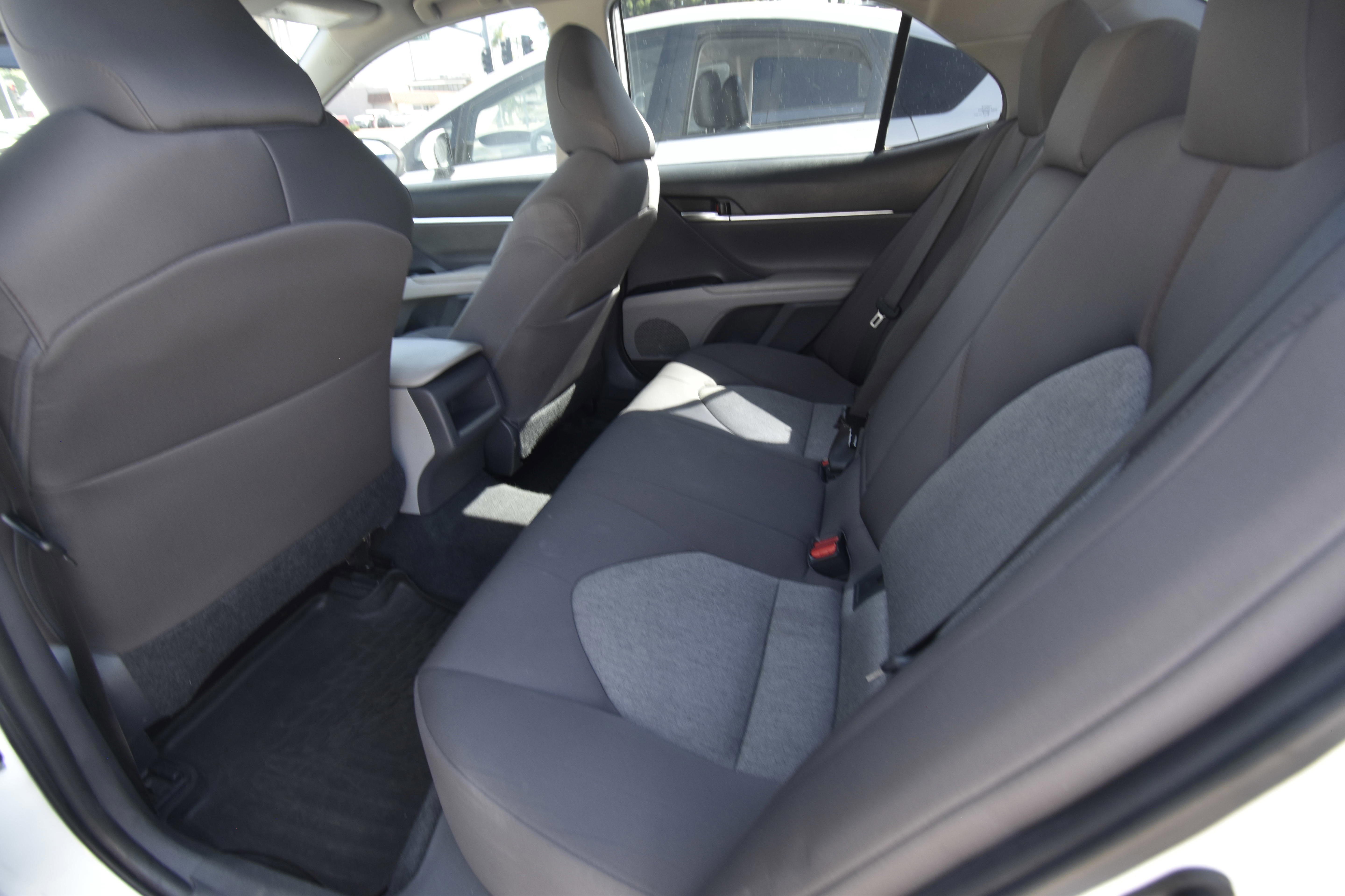 Used 2019 Toyota Camry LE image 9