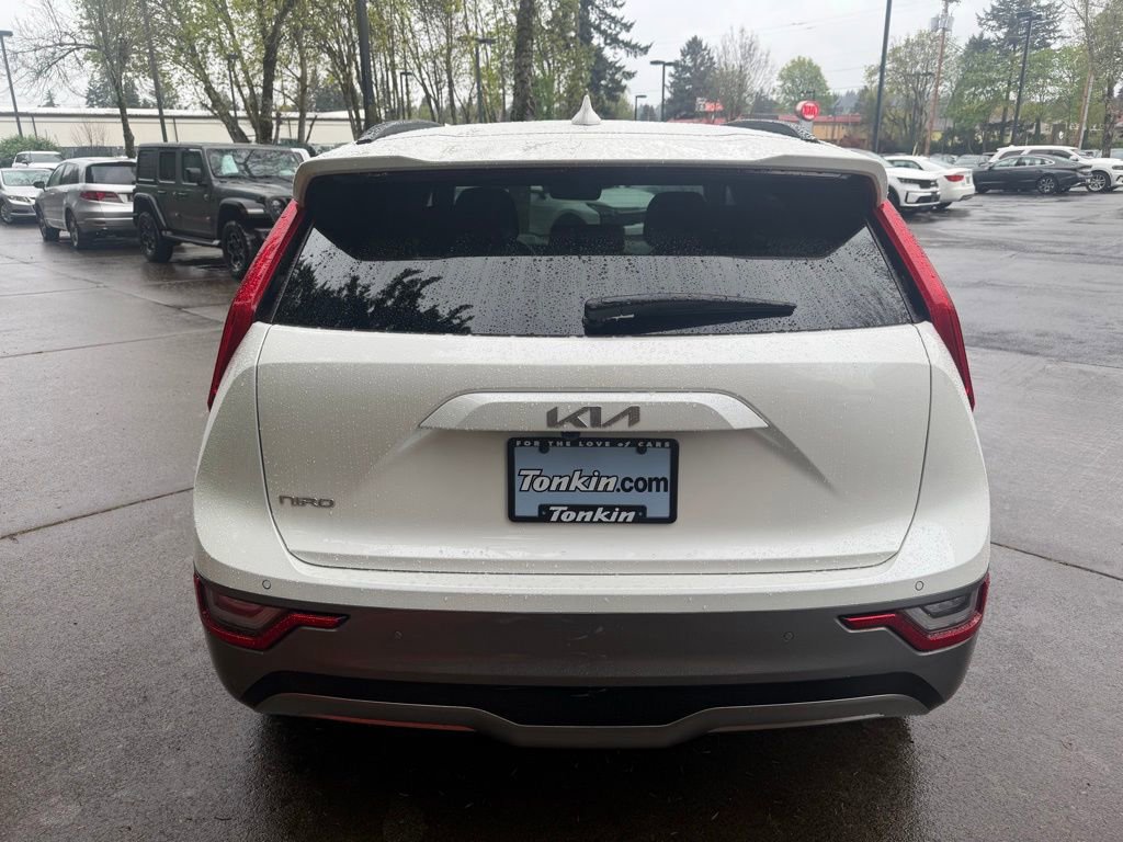 Used 2023 Kia Niro Wave w/ Wave Preserve Package FWD image 5