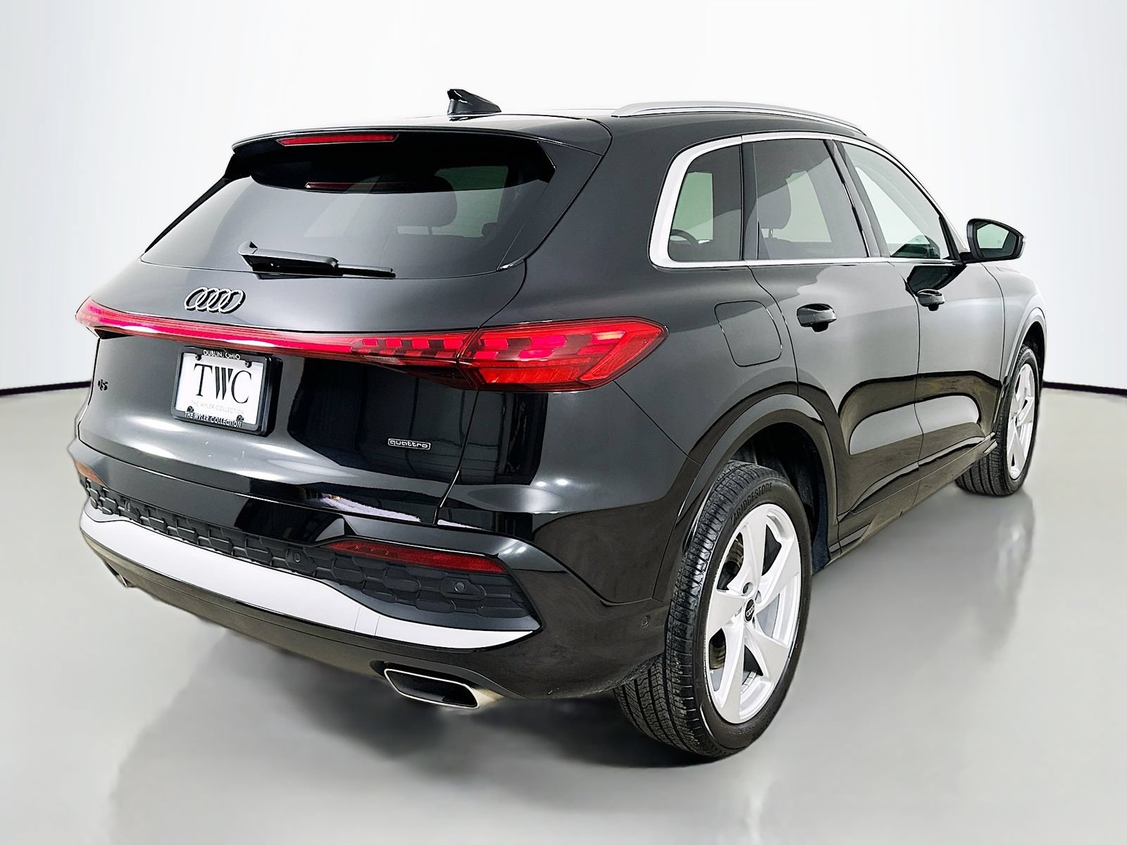 Used 2025 Audi Q5 Premium Plus w/ Premium Plus AWD/4WD image 5
