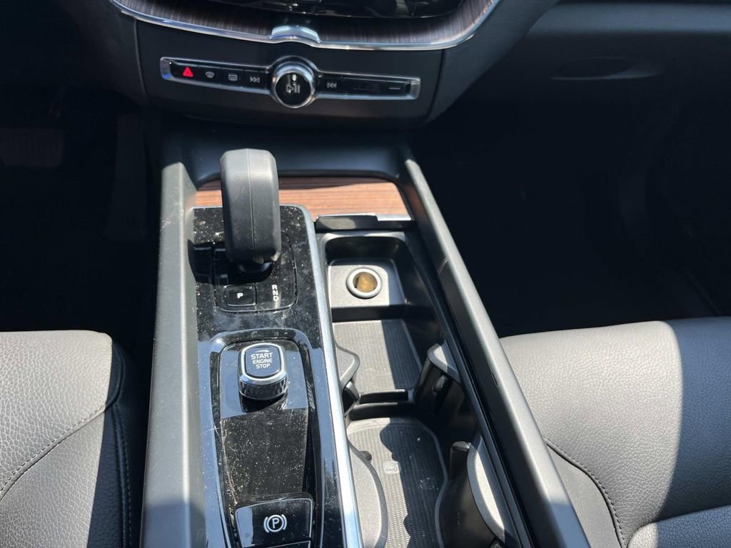 Certified 2023 Volvo XC60 B5 Plus AWD/4WD image 35