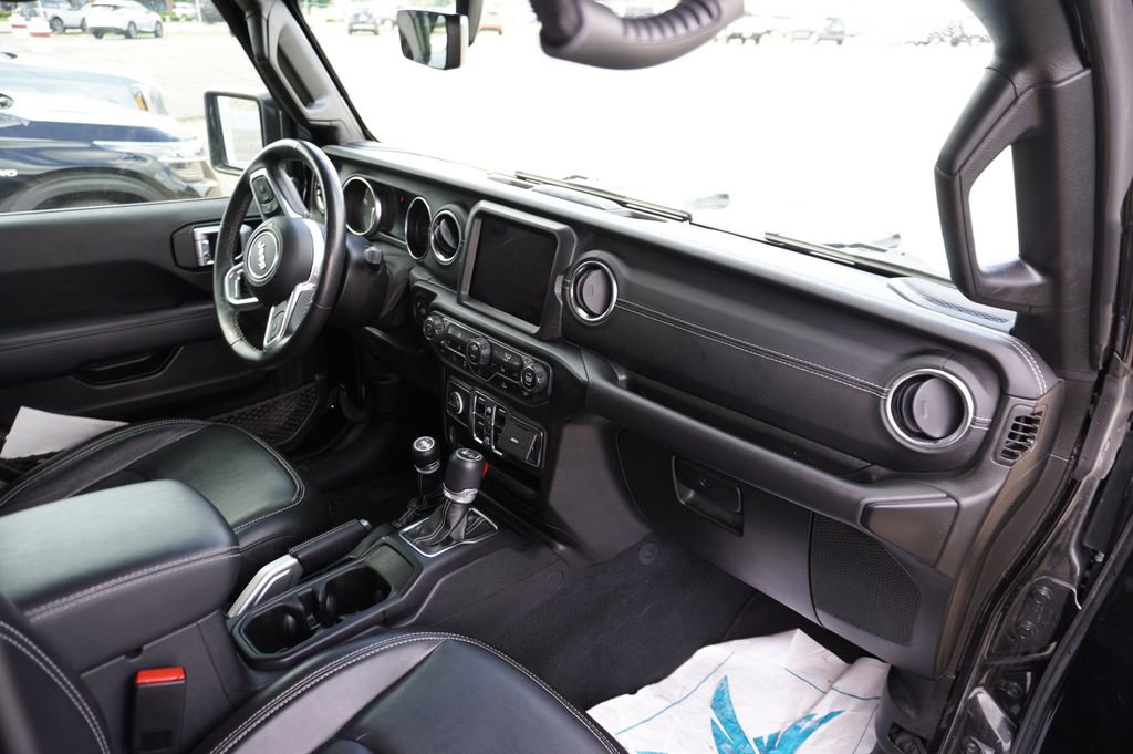 Used 2022 Jeep Wrangler Unlimited Sahara w/ Cold Weather Group AWD/4WD image 8