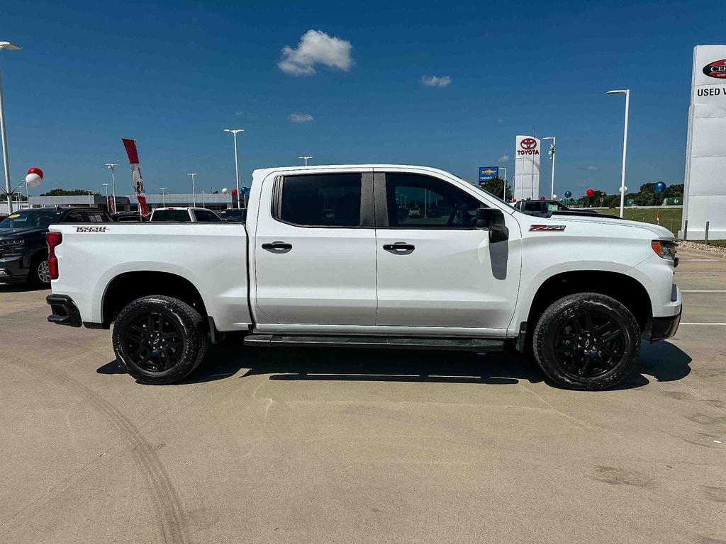Used 2025 Chevrolet Silverado 1500 LT Trail Boss w/ Convenience Package II AWD/4WD image 2