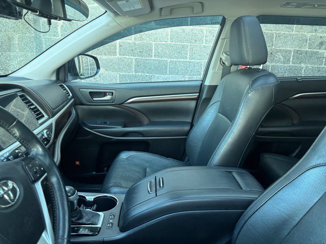 Used 2016 Toyota Highlander Limited Platinum AWD/4WD image 4