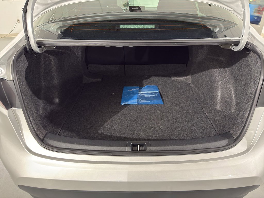 Used 2025 Toyota Corolla LE w/ Convenience Package image 18