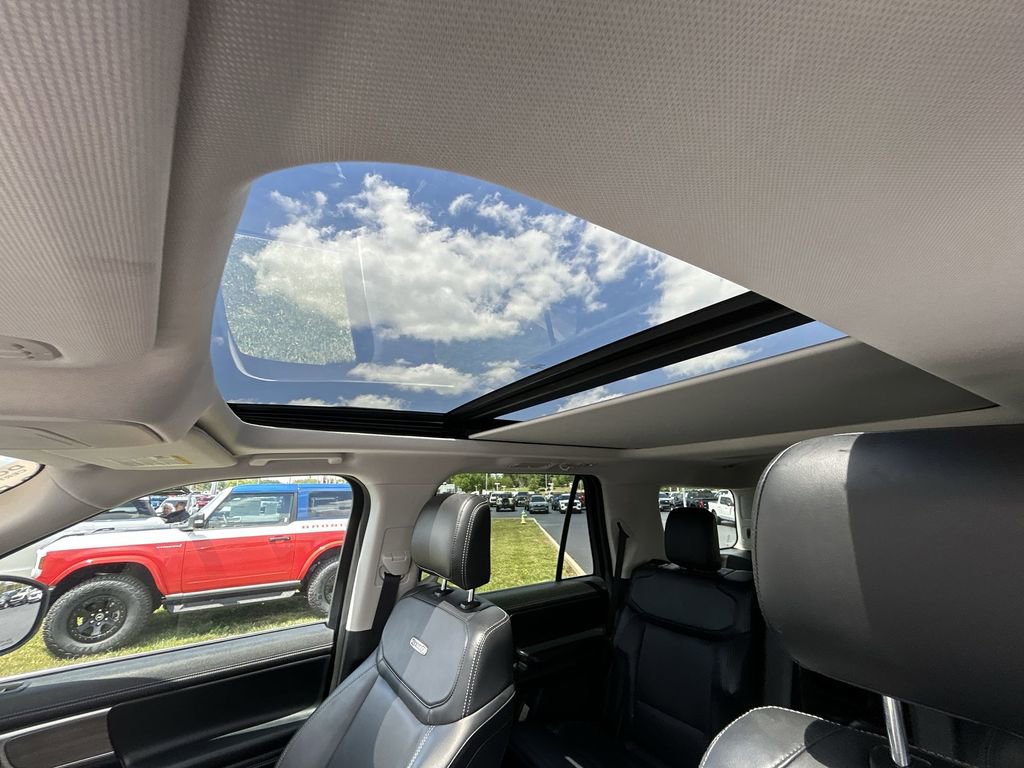 Used 2025 Ford Expedition Platinum AWD/4WD image 28