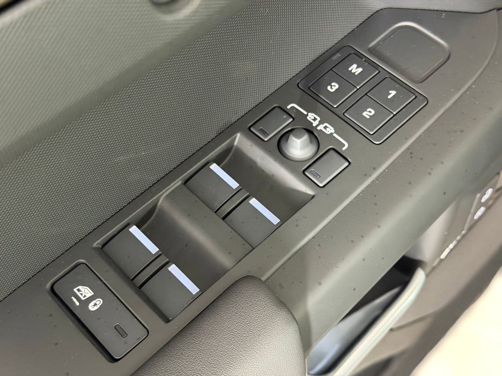 Used 2026 Land Rover Defender 110 S AWD/4WD image 21