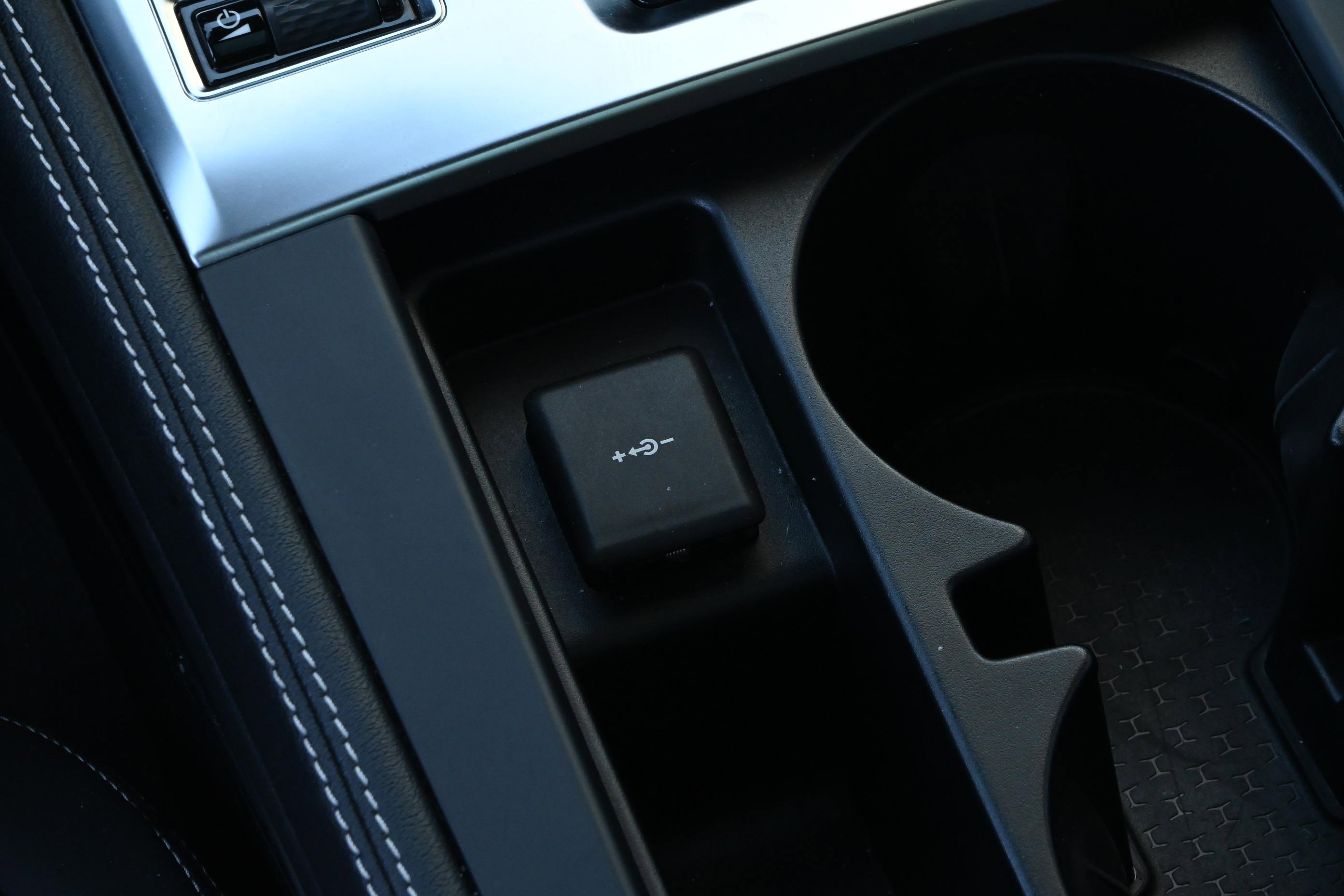 Used 2025 Jaguar F-PACE R-Dynamic S image 39