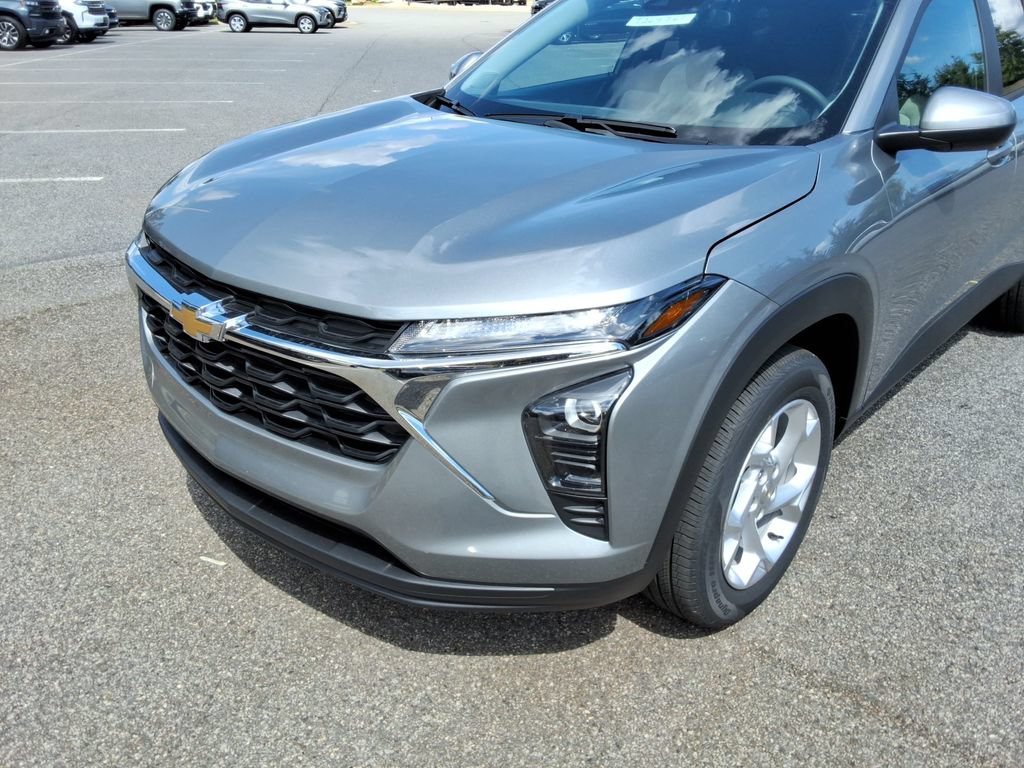 New 2026 Chevrolet Trax LS w/ LS Convenience Package FWD image 9