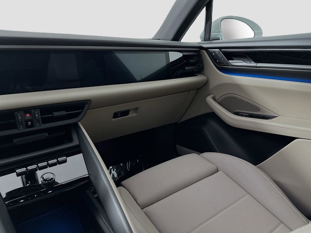 Certified 2025 Porsche Macan Electric image 26