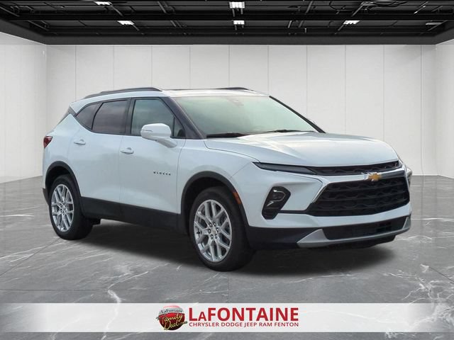 Used 2025 Chevrolet Blazer LT w/ Sound & Technology Package AWD/4WD image 7