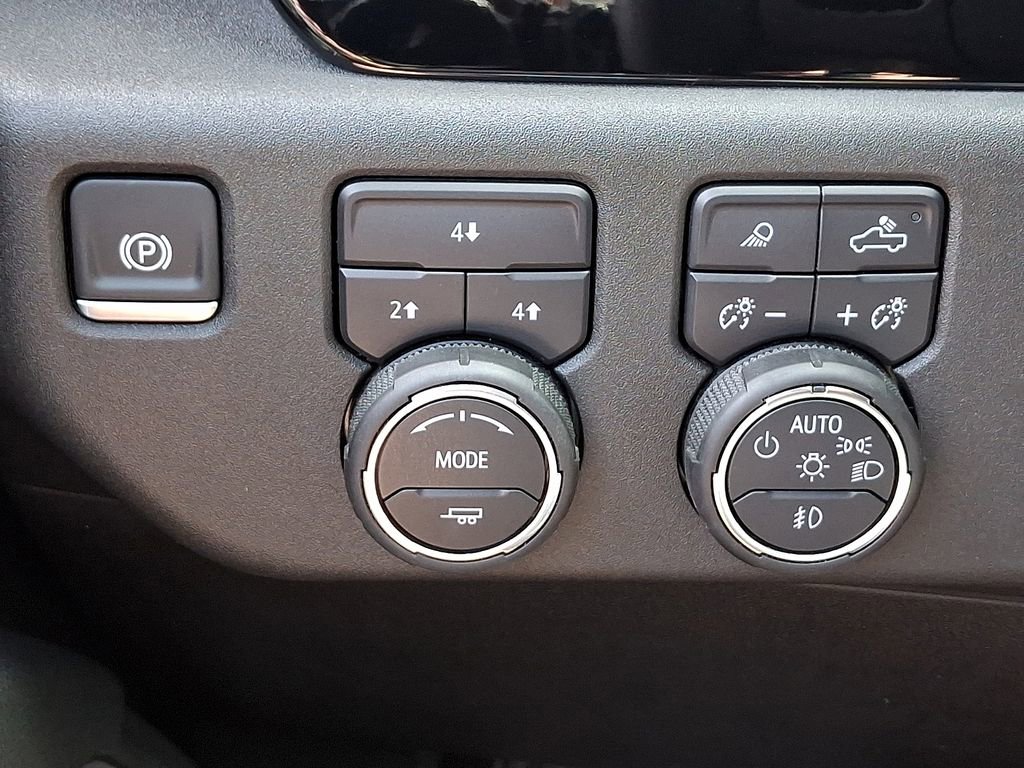 Used 2025 Chevrolet Silverado 2500 LT w/ Safety Package AWD/4WD image 25