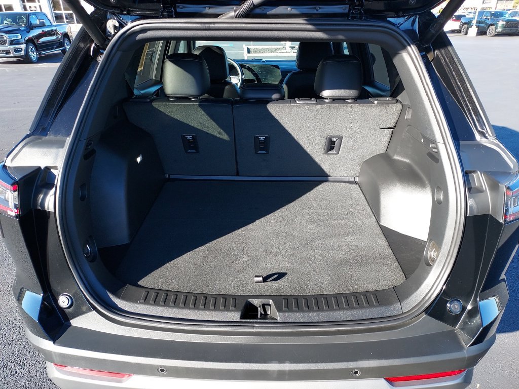 Used 2026 Chevrolet Equinox LT w/ Convenience Package II FWD image 9