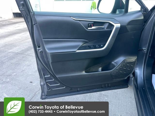 Used 2021 Toyota RAV4 XLE w/ Convenience Package image 18