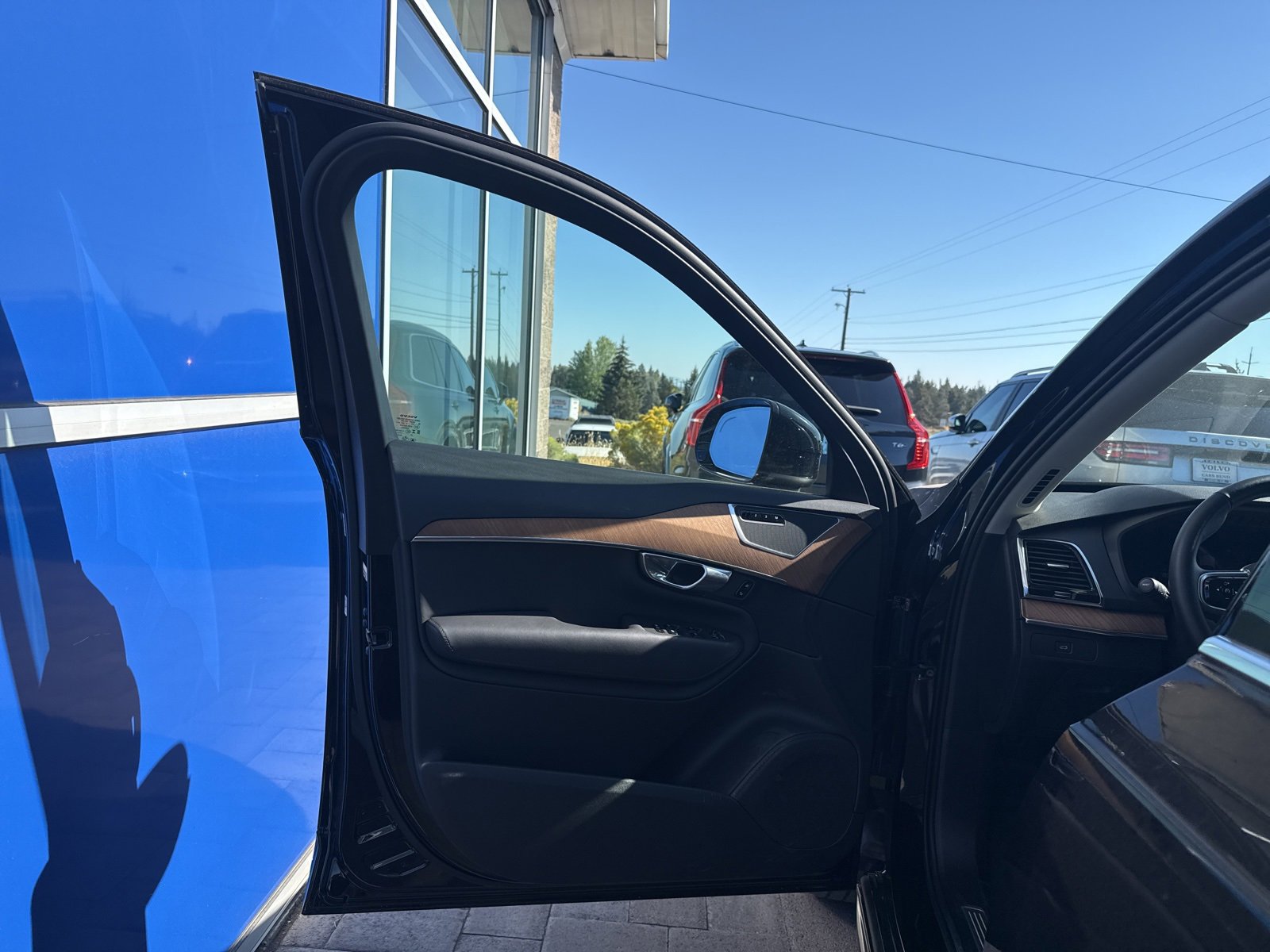 Used 2025 Volvo XC90 B6 Plus image 8