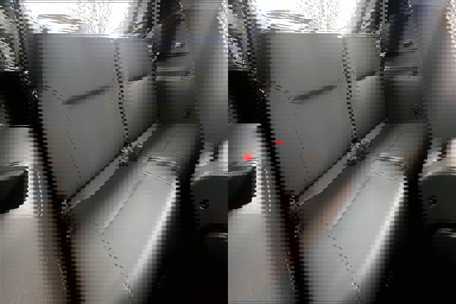 Used 2025 Mitsubishi Outlander SE image 32