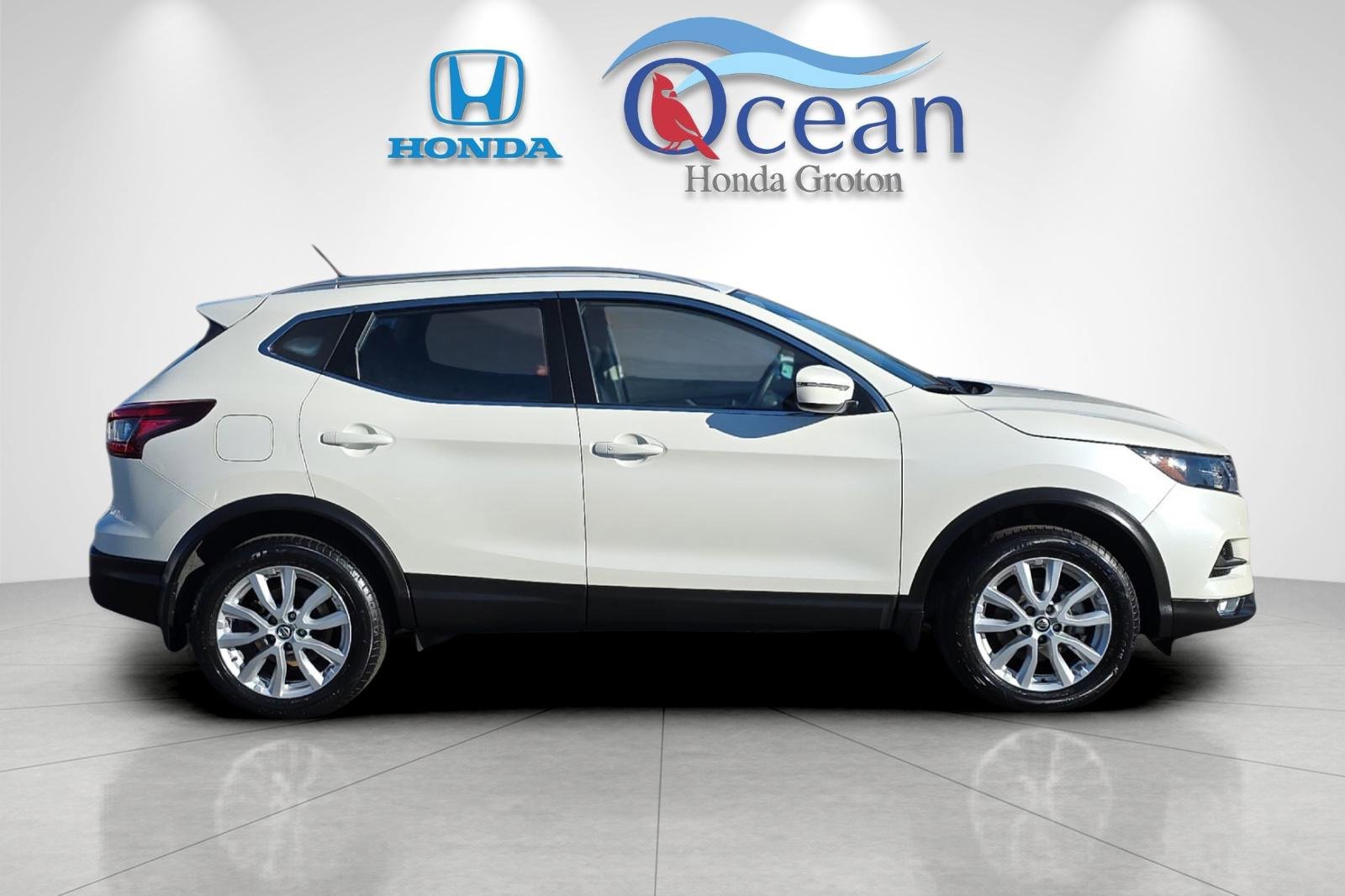 Used 2022 Nissan Rogue Sport SV image 2