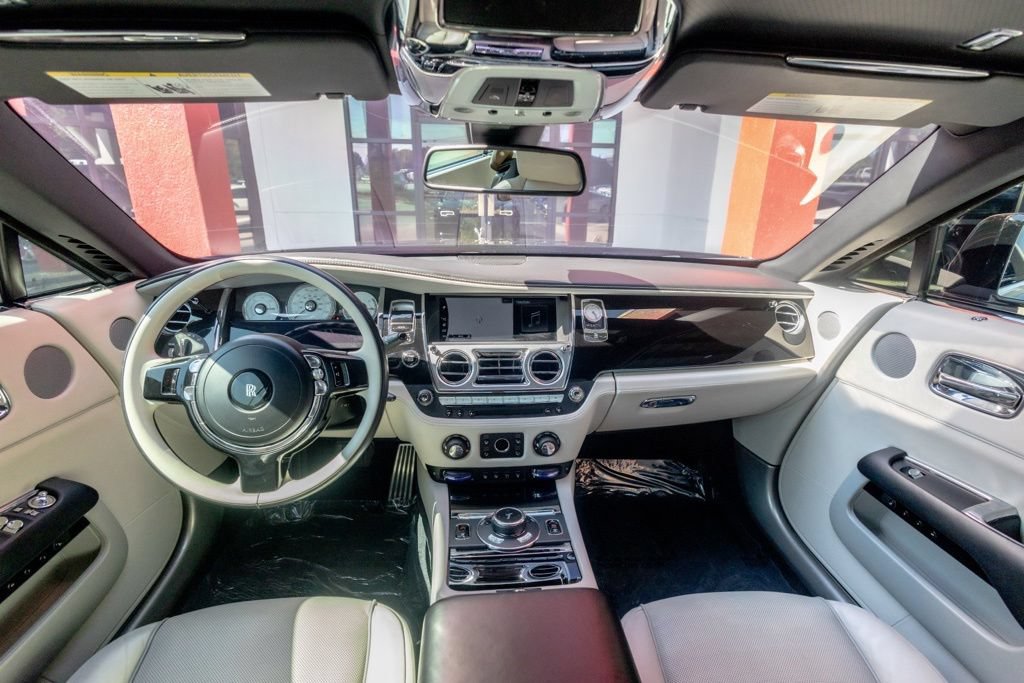 Used 2019 Rolls-Royce Wraith RWD image 36