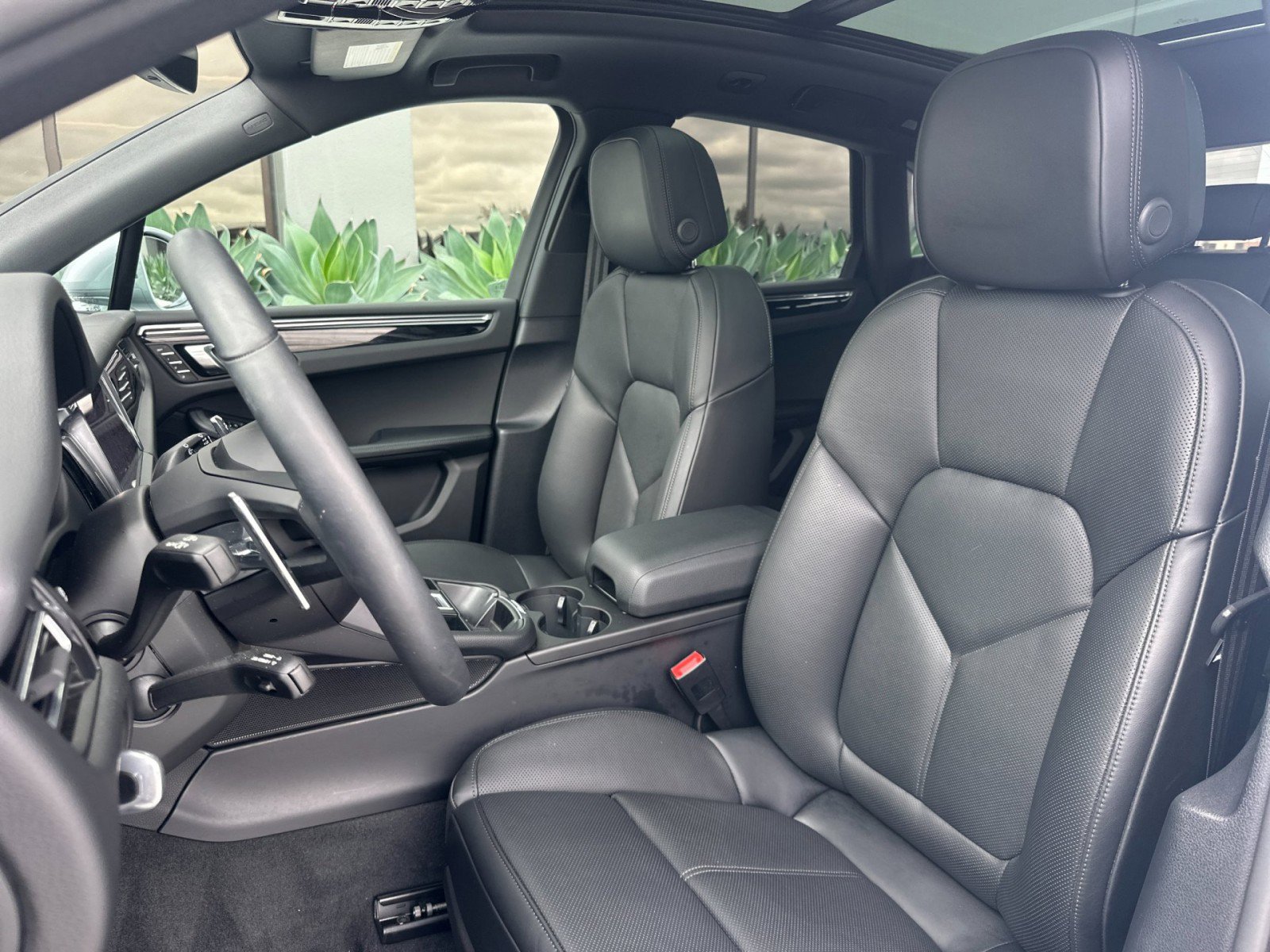 Used 2025 Porsche Macan image 5