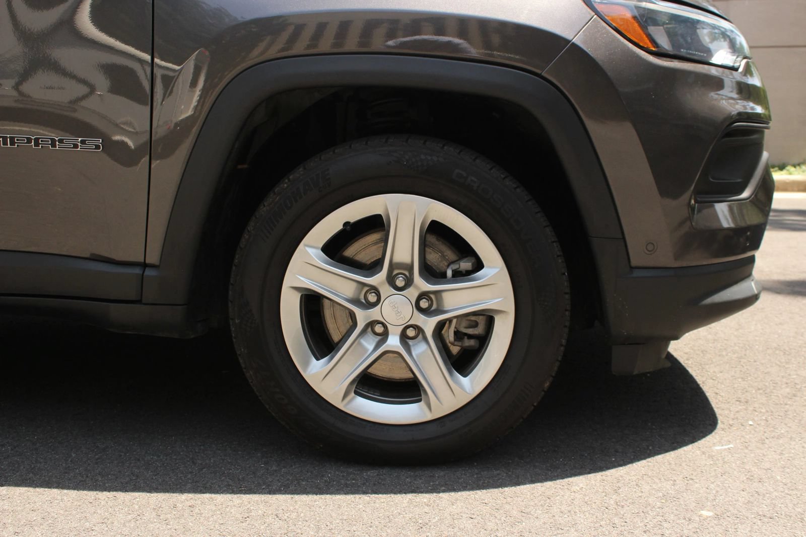 Used 2024 Jeep Compass Latitude AWD/4WD image 4