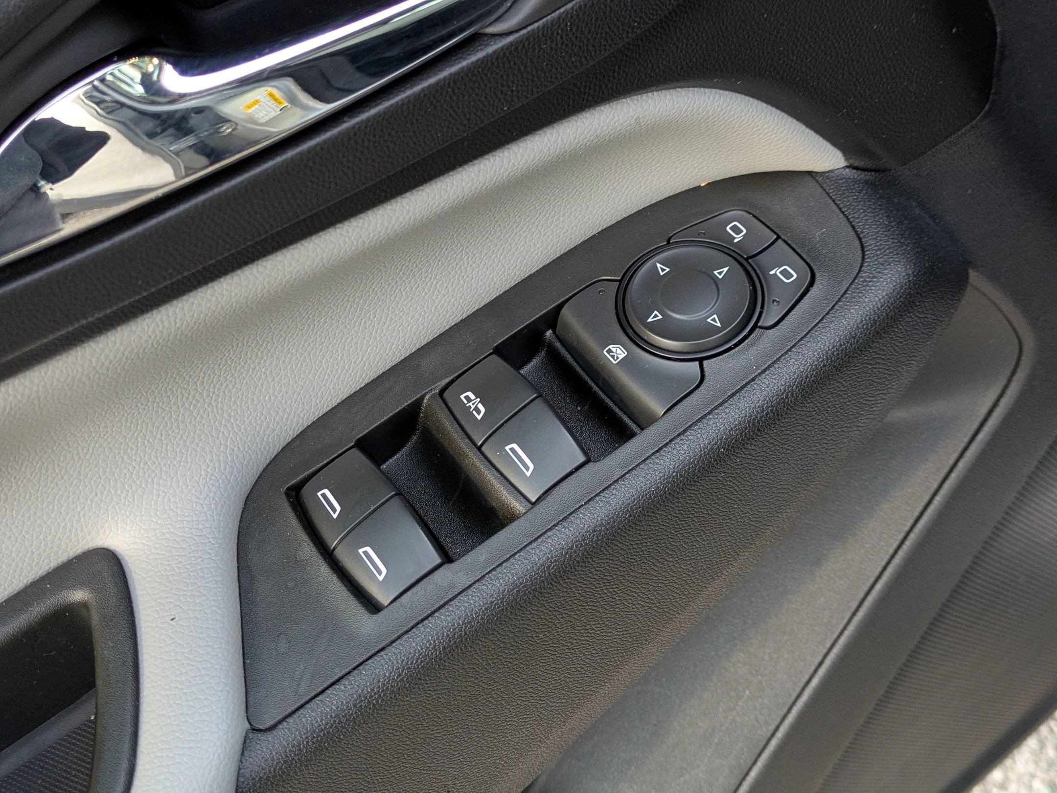 Used 2021 Chevrolet Equinox LS image 11