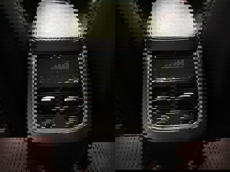 Used 2018 Volvo XC90 T6 Momentum w/ Convenience Package image 30