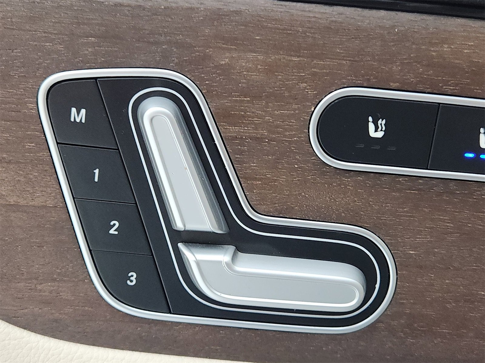 Used 2021 Mercedes-Benz GLB 250 4MATIC image 22