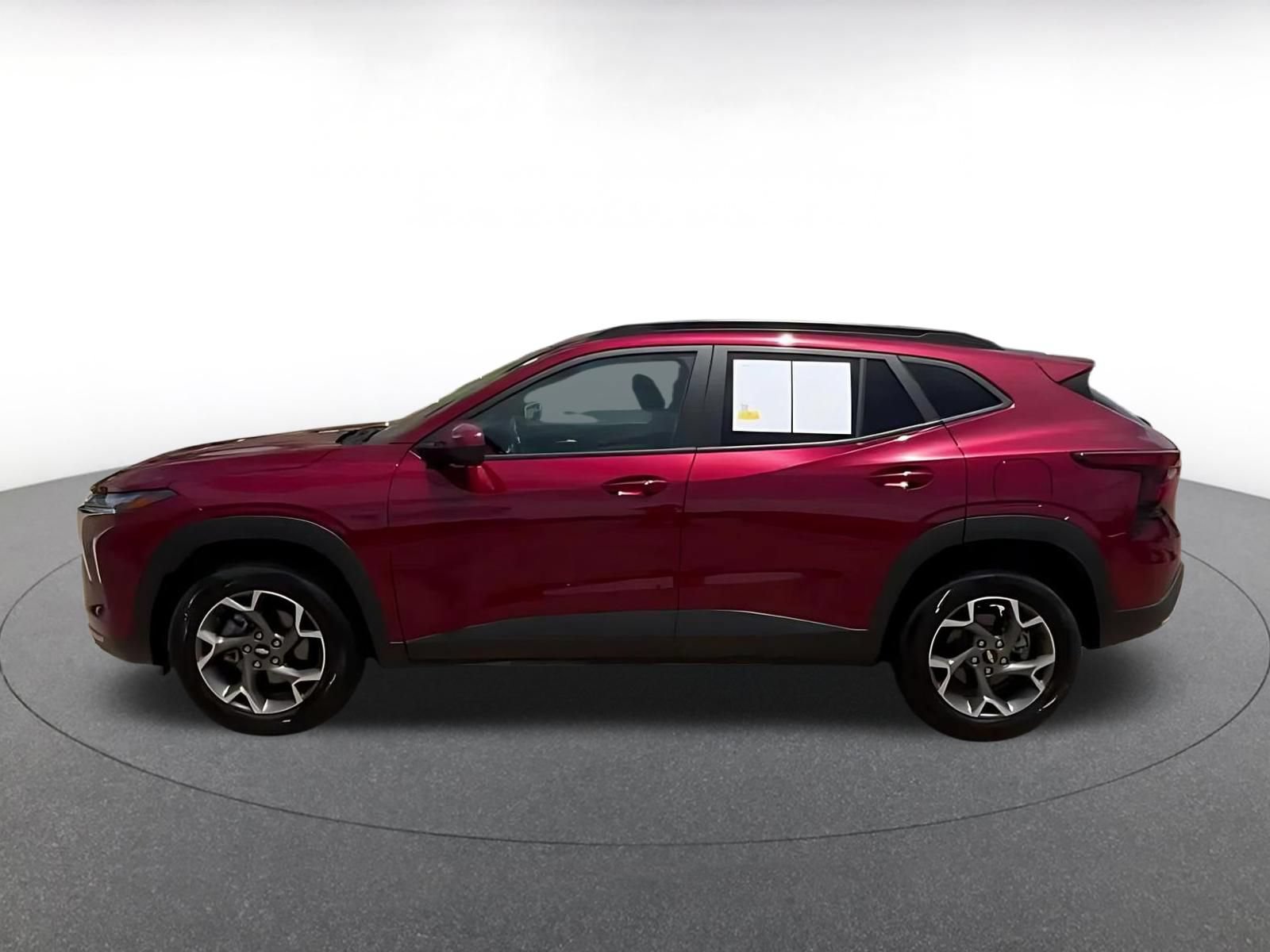 Used 2025 Chevrolet Trax LT w/ LT Convenience Package FWD image 7