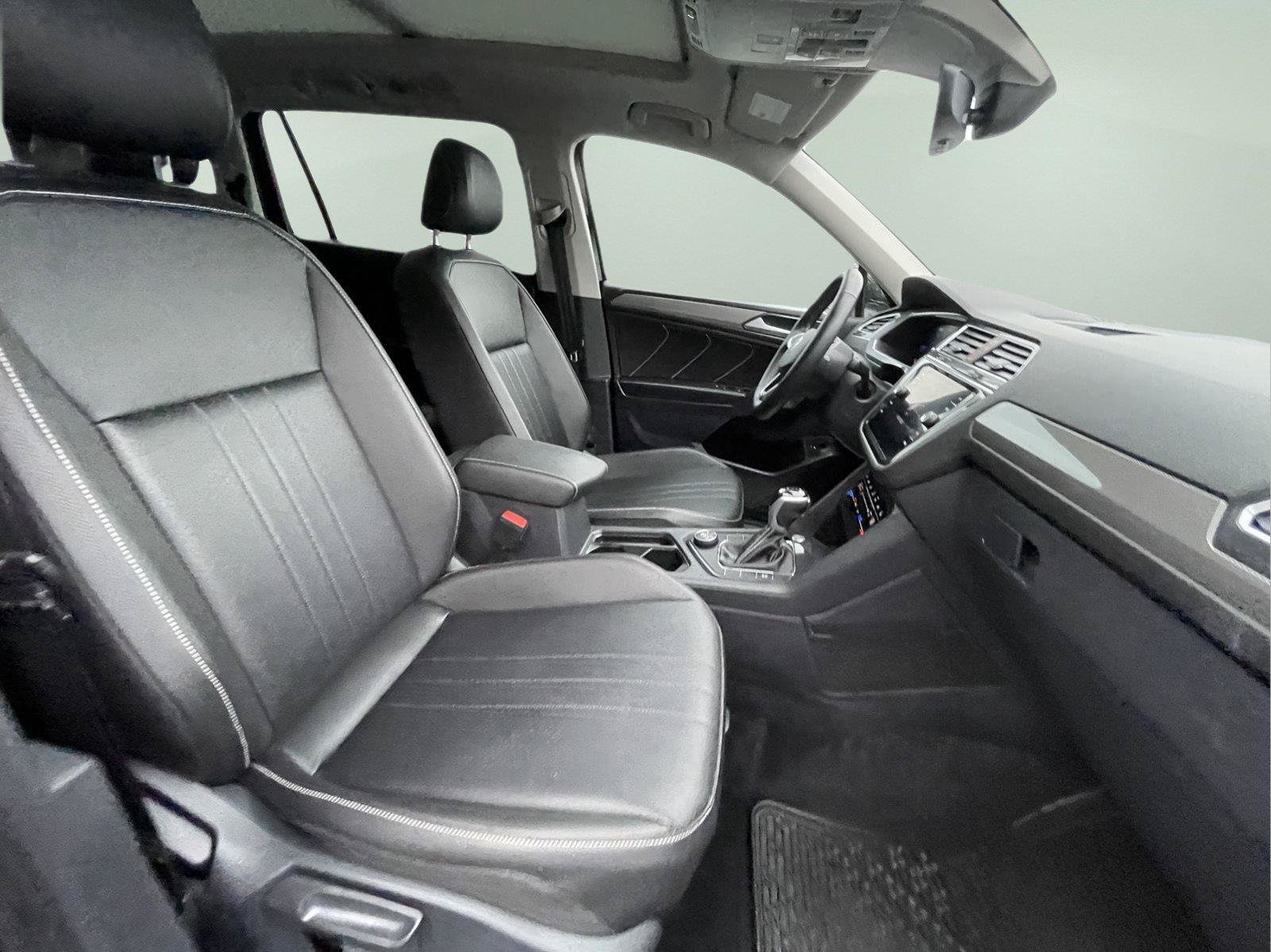 Used 2022 Volkswagen Tiguan SE AWD/4WD image 24
