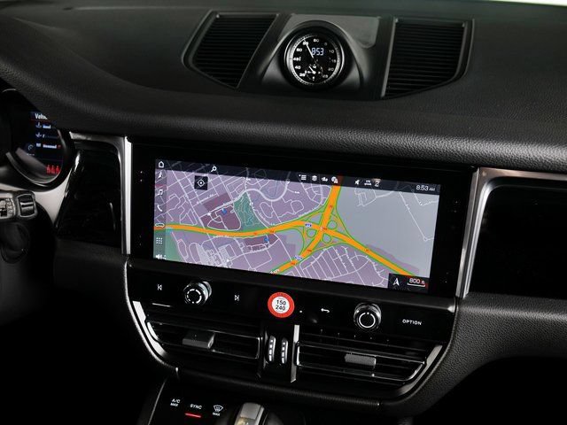 Certified 2026 Porsche Macan AWD/4WD image 18