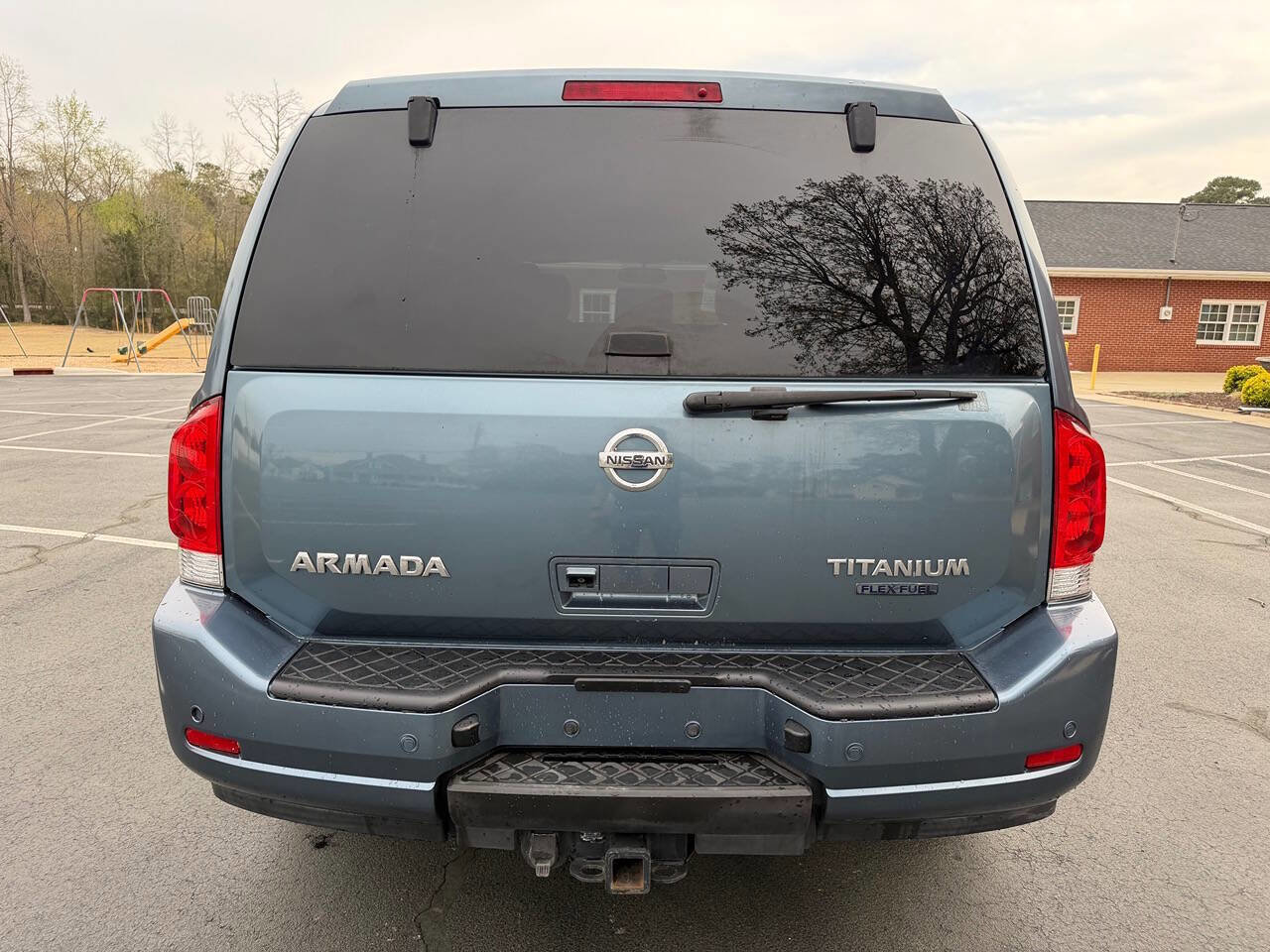 Used 2010 Nissan Armada Titanium RWD image 6