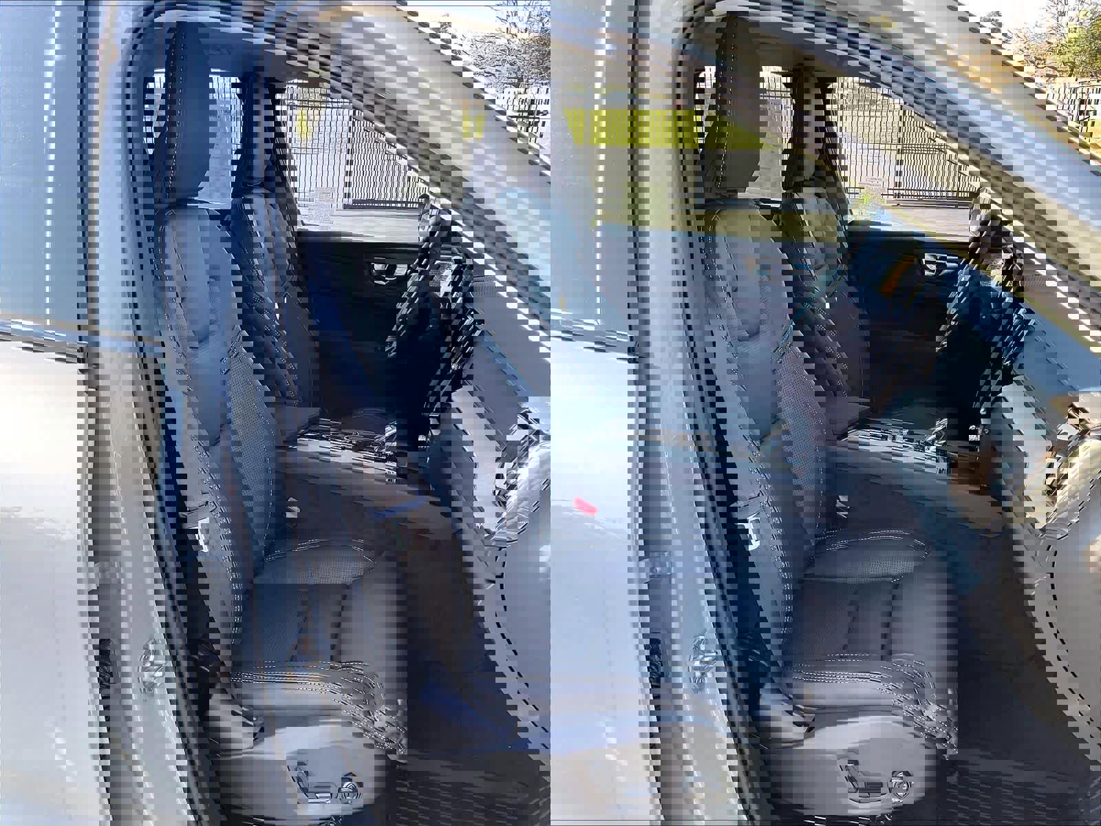 New 2026 Volvo XC60 T8 Ultra w/ Climate Package image 31