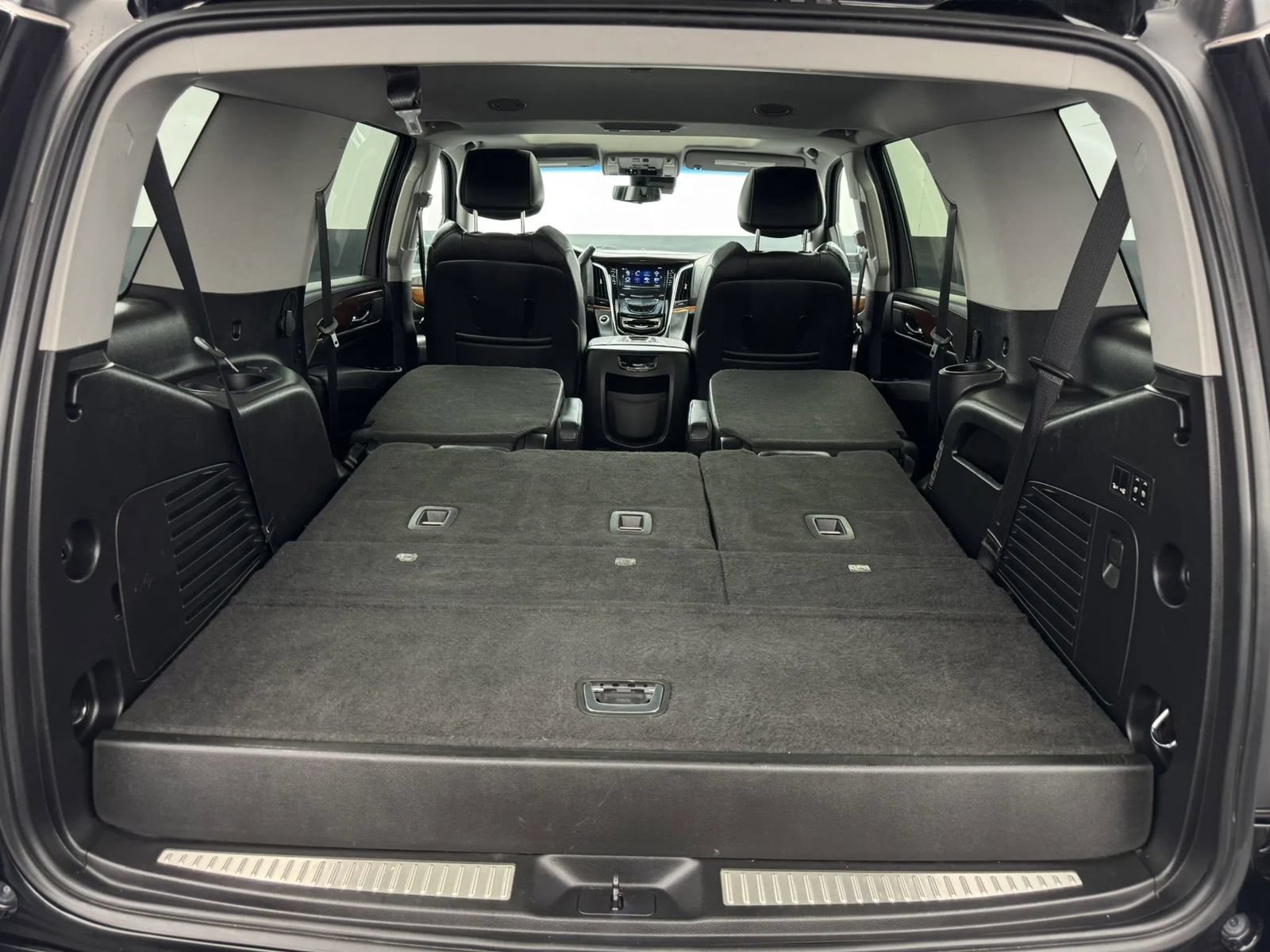 Used 2019 Cadillac Escalade Luxury AWD/4WD image 59