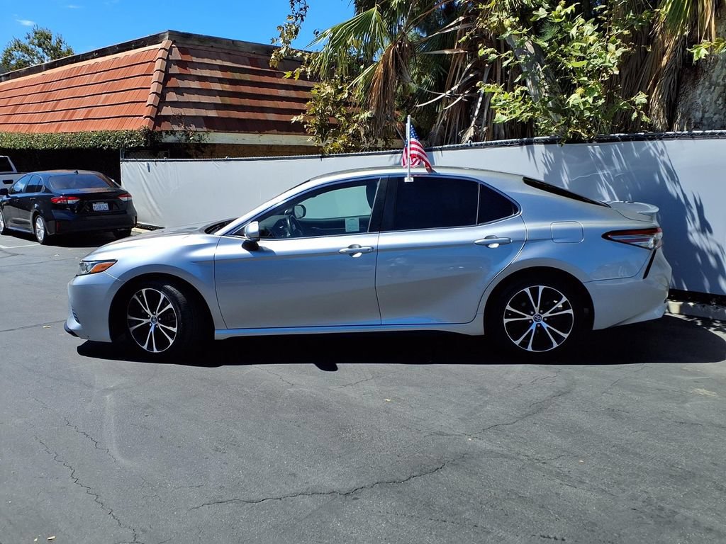 Certified 2018 Toyota Camry SE w/ Convenience Package FWD image 3