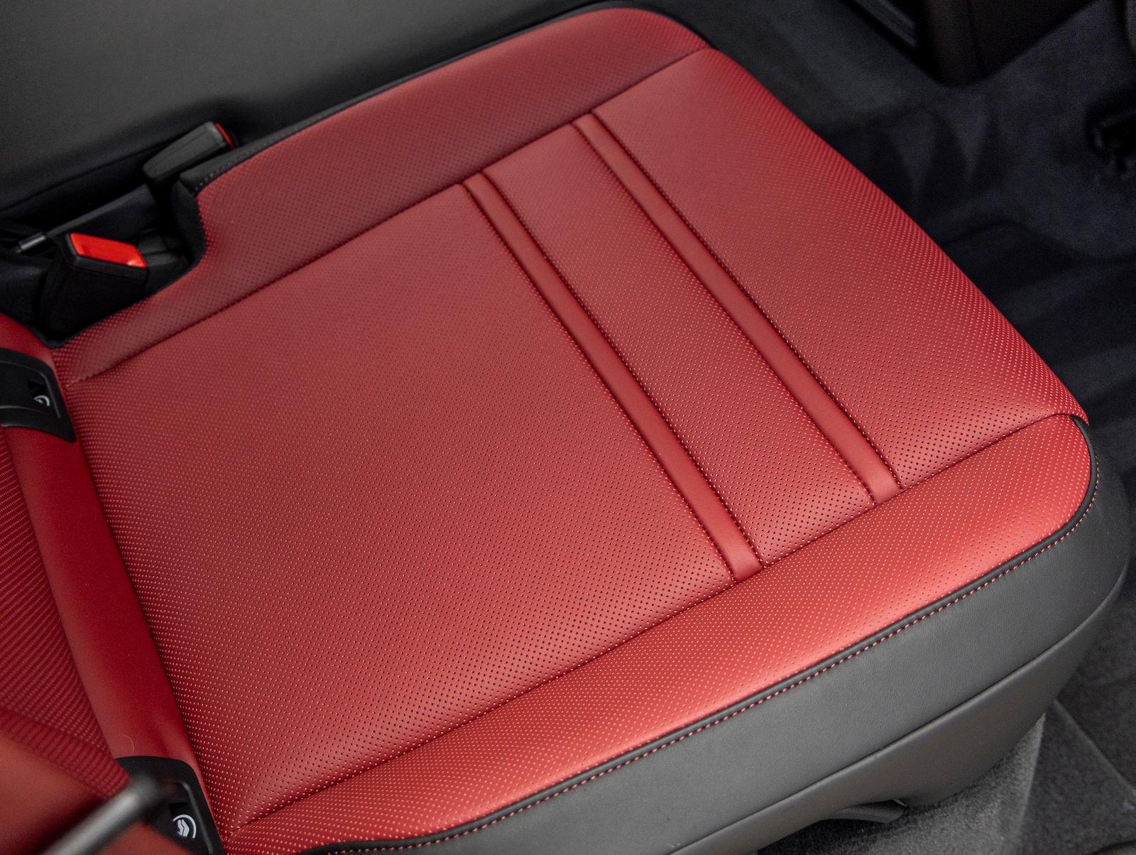 Certified 2025 Porsche Cayenne GTS AWD/4WD image 35