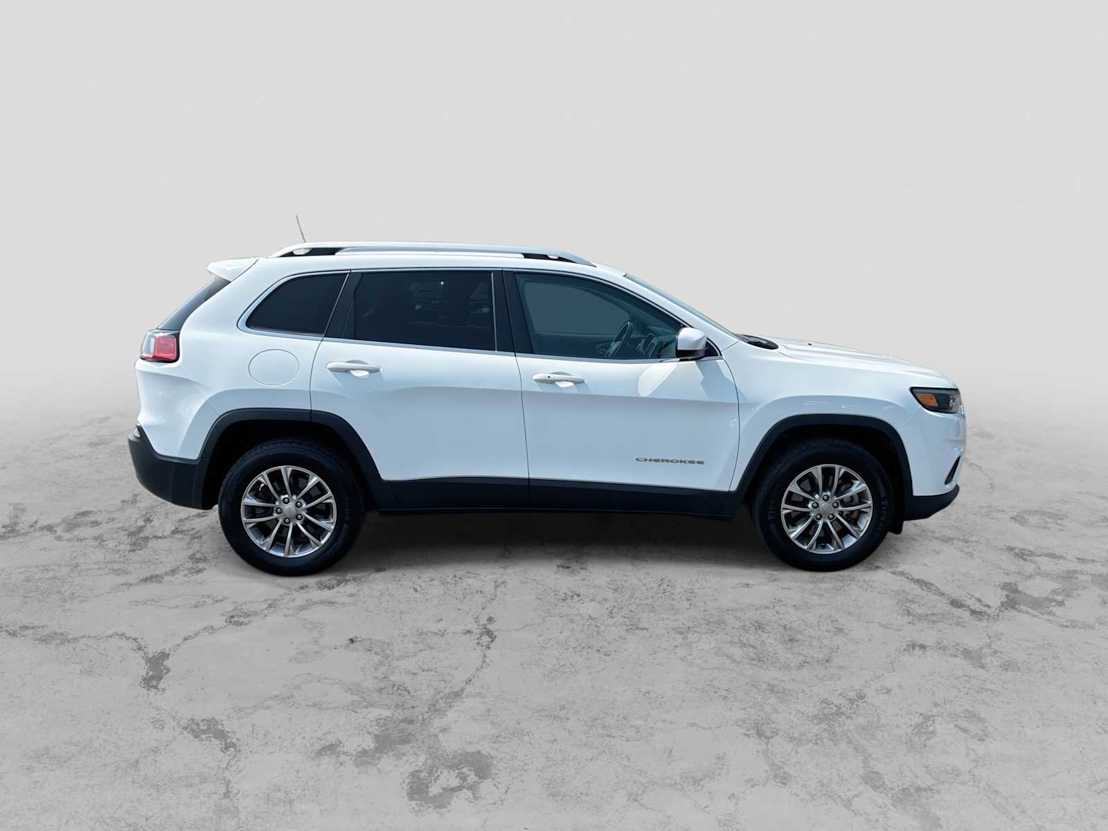 Used 2019 Jeep Cherokee Latitude Plus AWD/4WD image 9