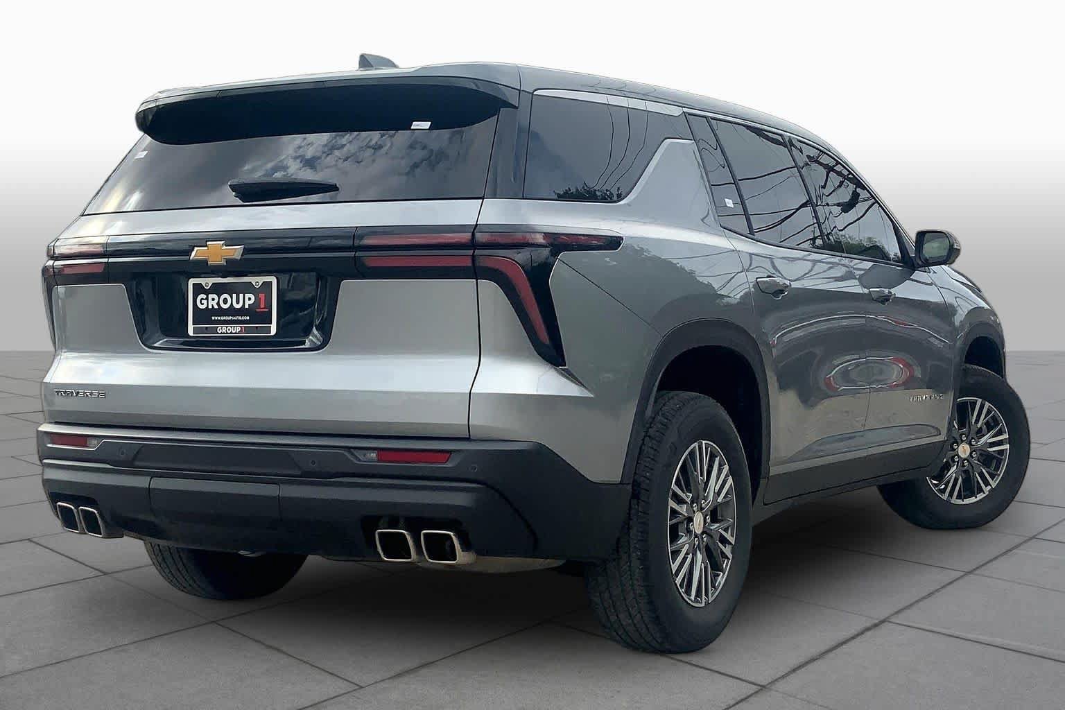 Used 2024 Chevrolet Traverse LS FWD image 13