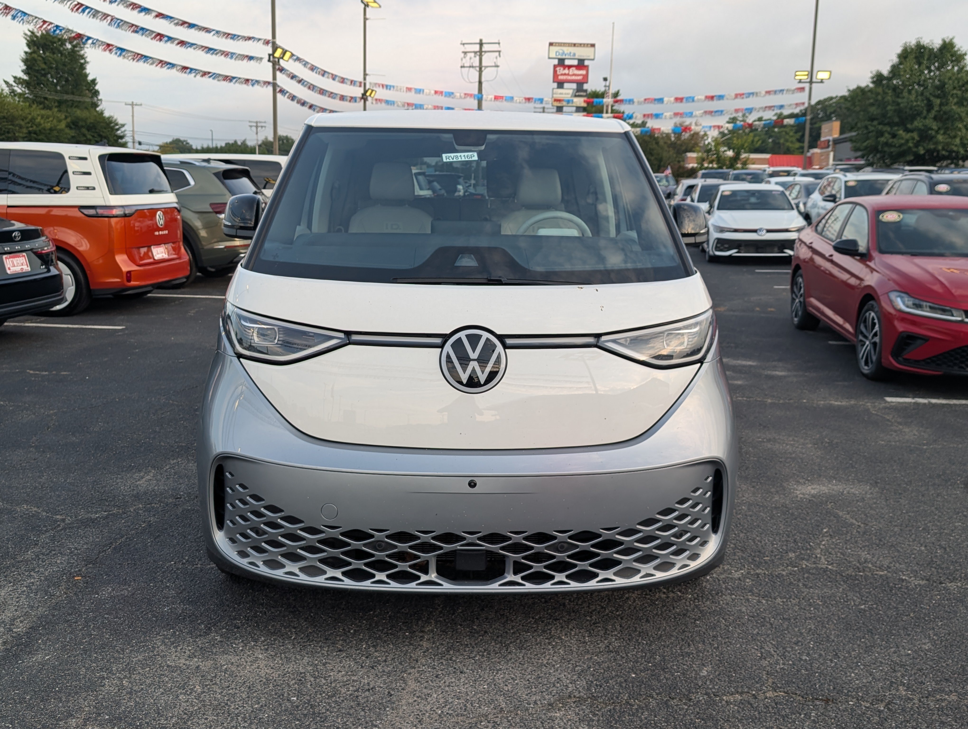 Used 2025 Volkswagen ID. Buzz 1st Edition AWD/4WD image 8