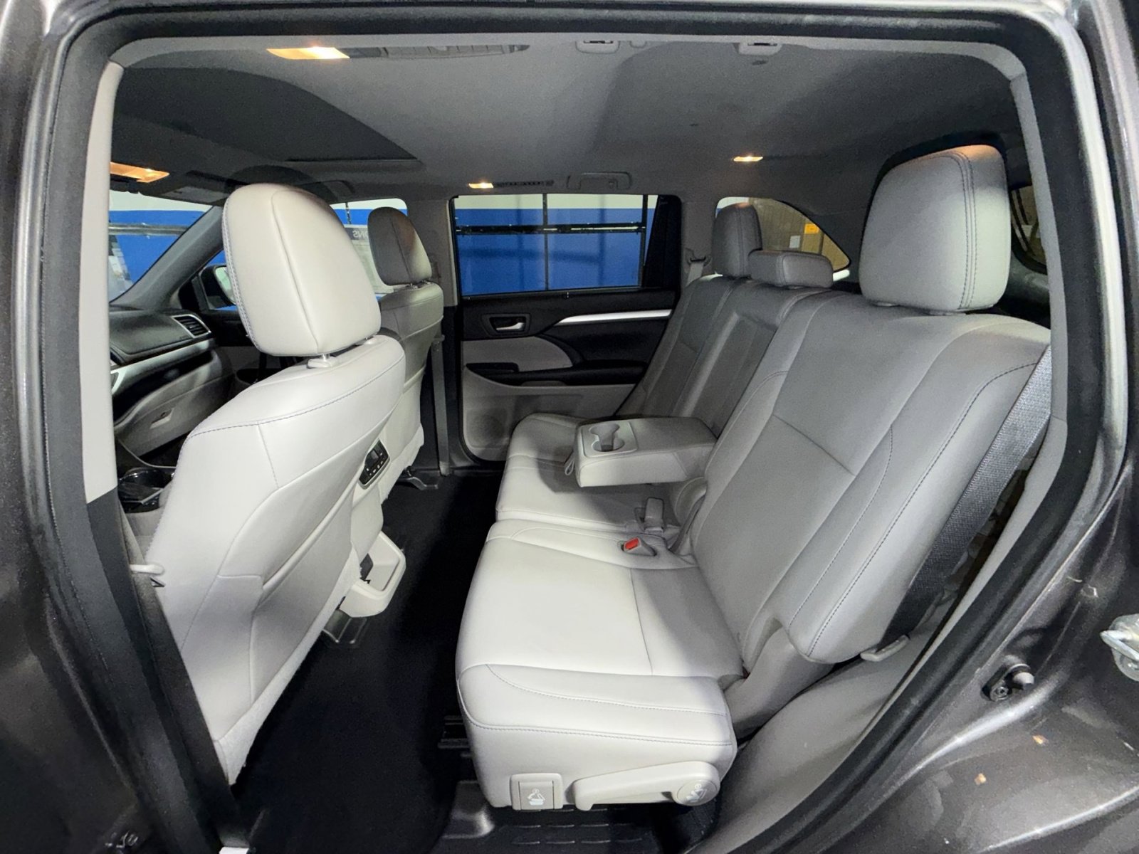 Used 2016 Toyota Highlander XLE image 28