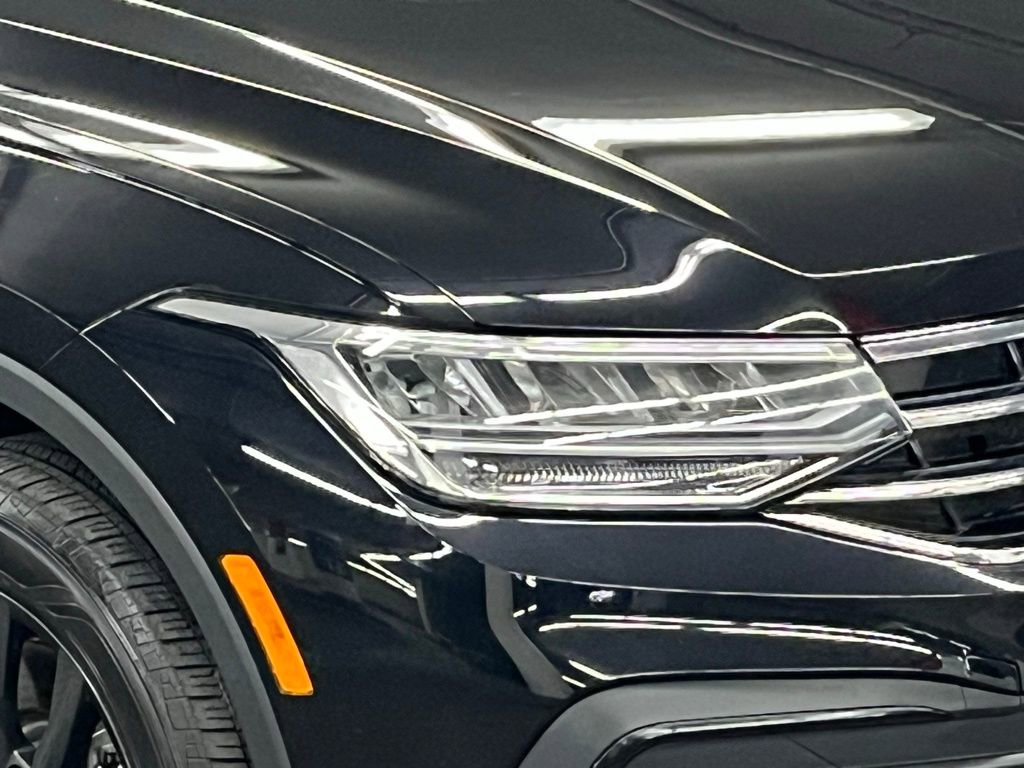 Used 2024 Volkswagen Tiguan SE w/ Panoramic Sunroof Package image 41