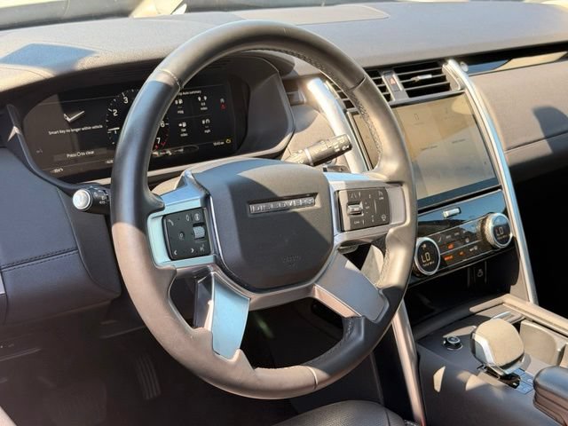 Used 2024 Land Rover Discovery S AWD/4WD image 17