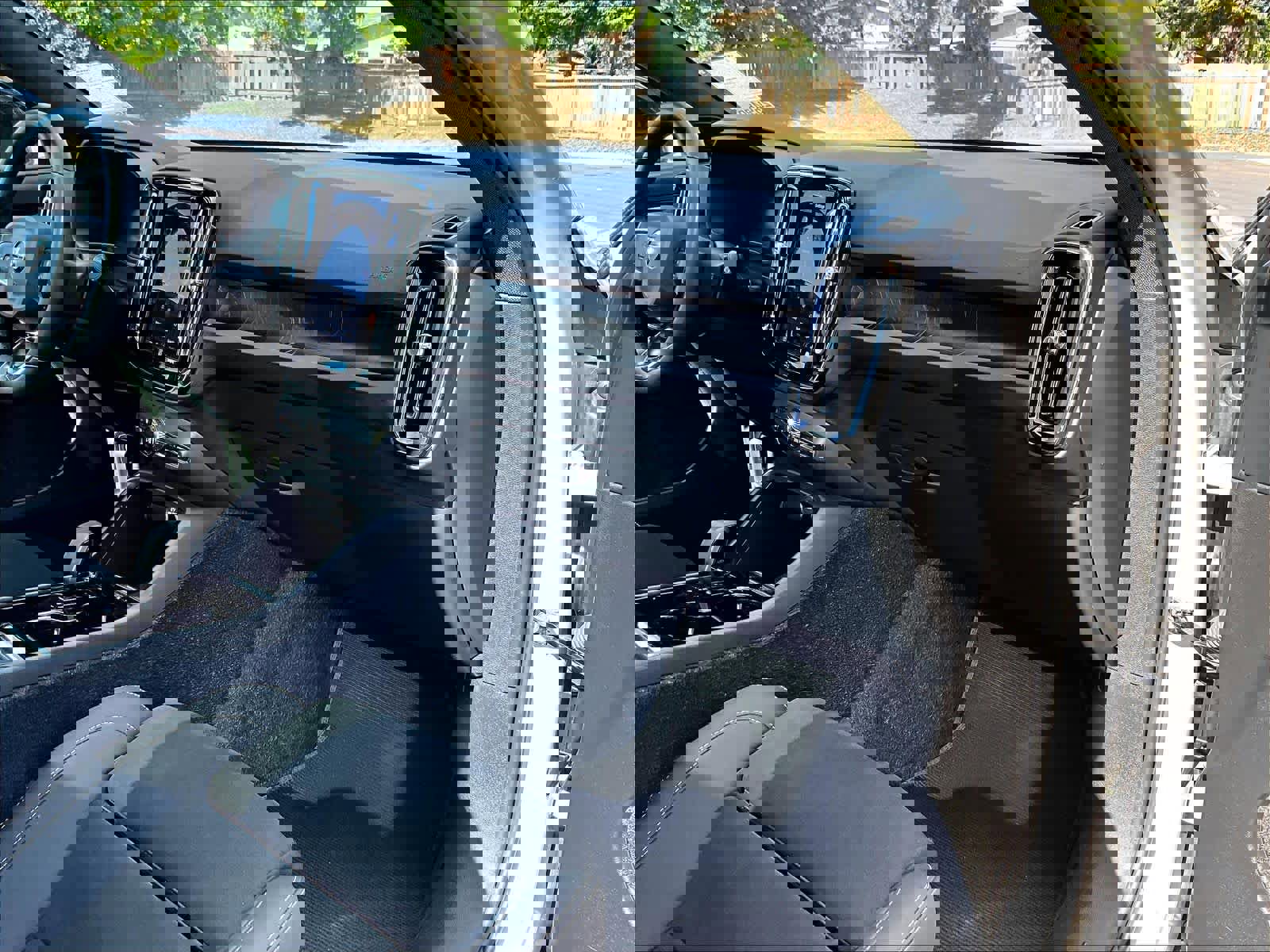 Used 2023 Volvo C40 P8 Recharge Plus image 18