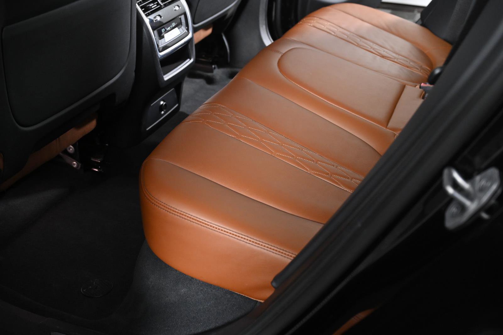 Used 2023 BMW X6 M50i w/ Executive Package image 33