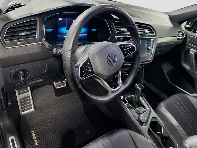 Used 2024 Volkswagen Tiguan SE R-Line AWD/4WD image 9