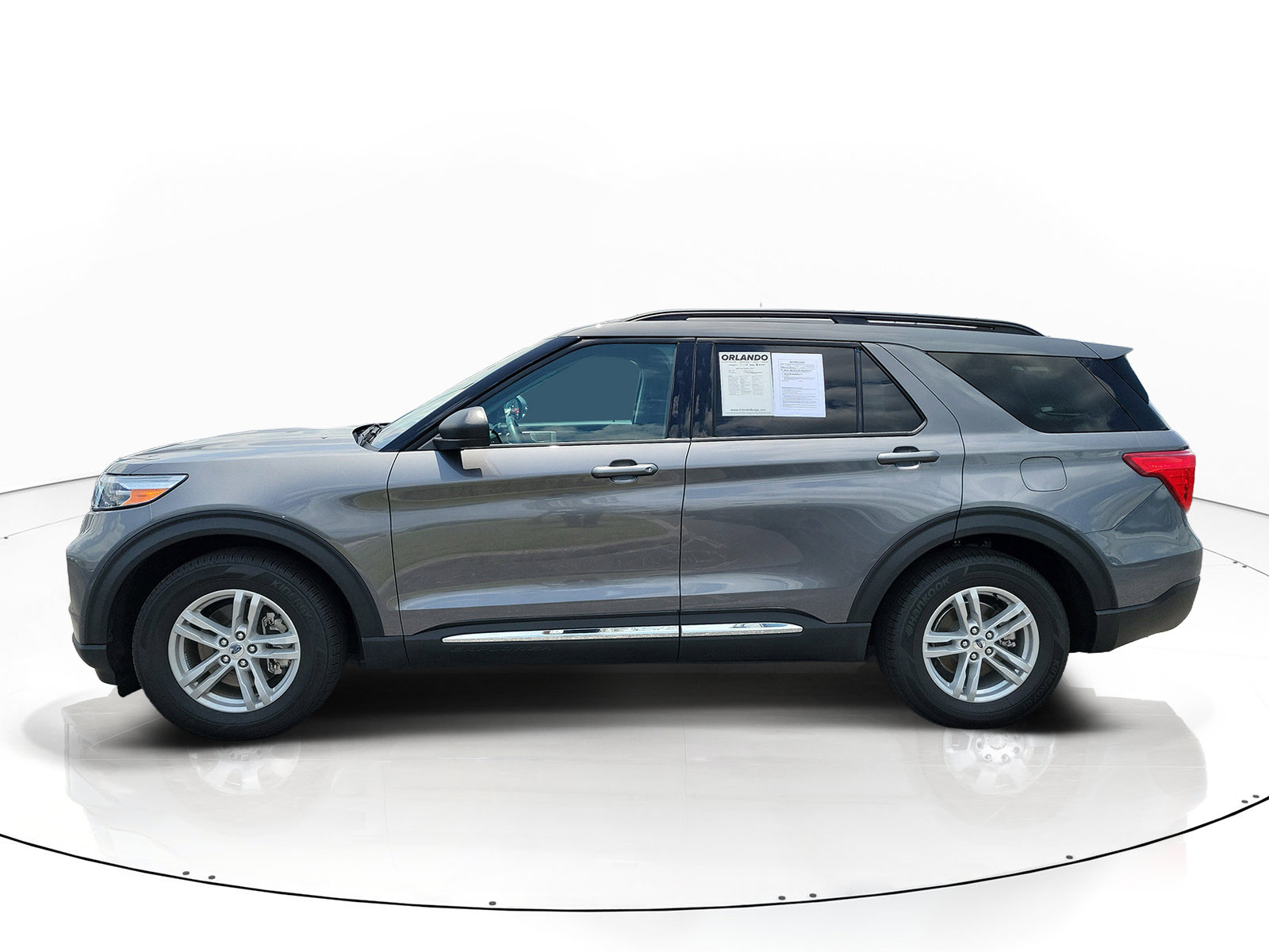 Used 2024 Ford Explorer XLT w/ Equipment Group 202A RWD image 4